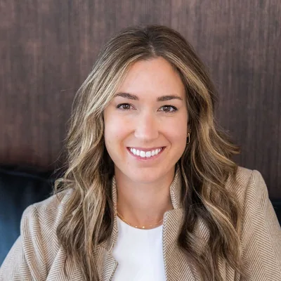 Headshot of Laura Riebschlager
